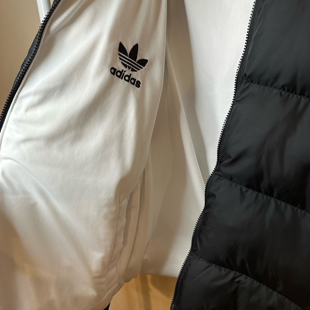 Adidas Black and white reversible Quilted Jacket-brand new no tag - Picture 2 of 5